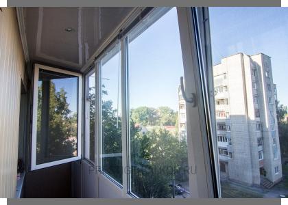 Холодное остекление алюминиевыми окнами Алютех с отделкой стен вагонкой ПВХ в Пушкино