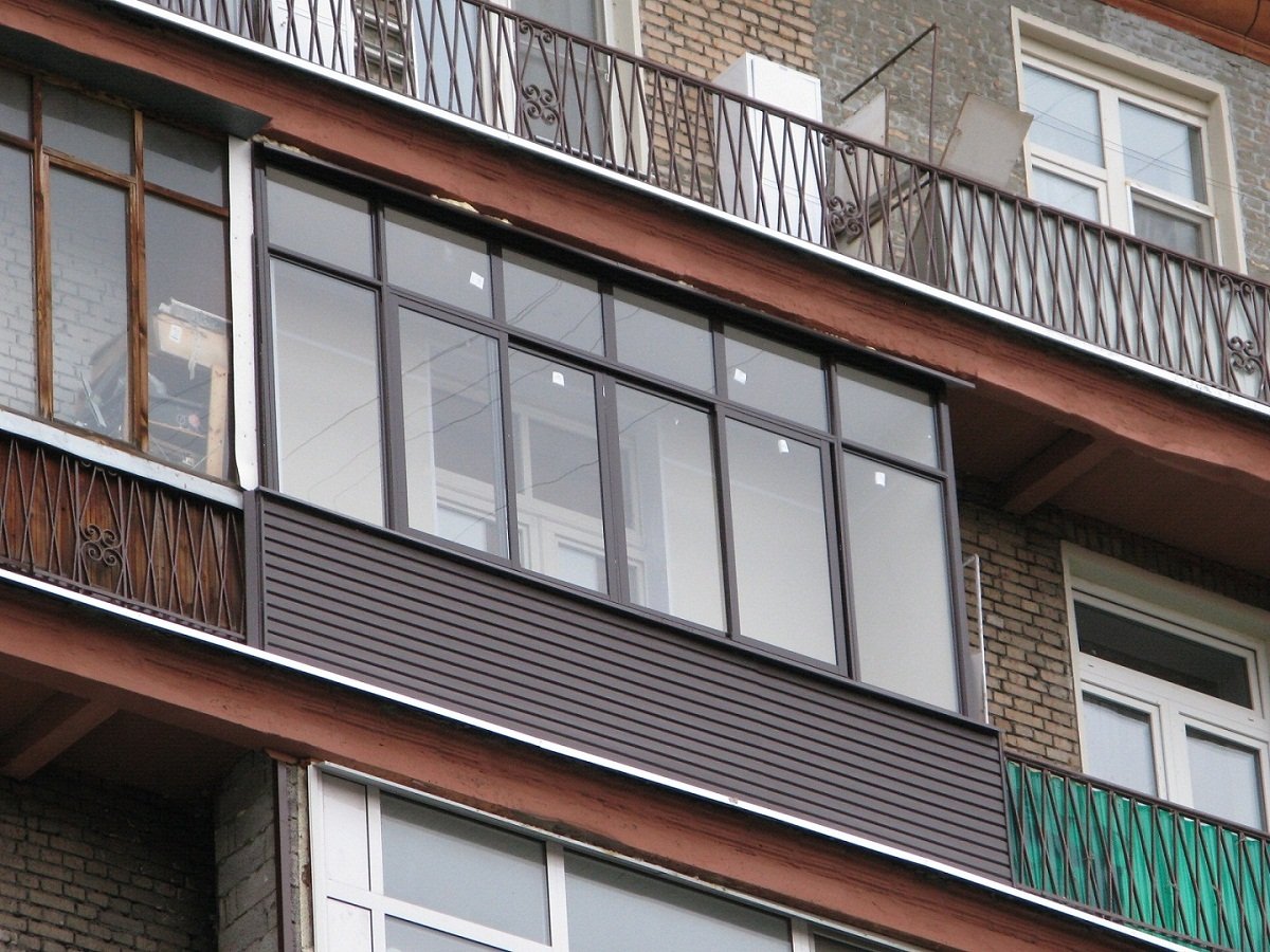 Холодное остекление балкона профилем Provedal и покраска профиля в цвет по каталогу в Пушкино