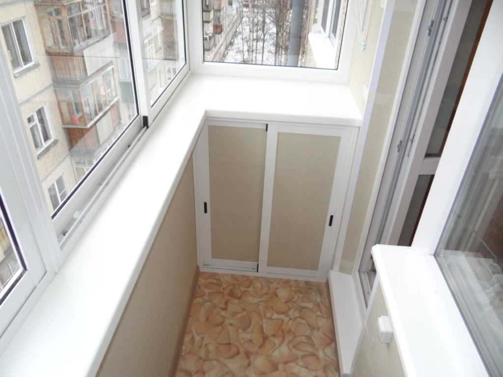 Холодное остекление балкона профилем Provedal с мебелью в Пушкино