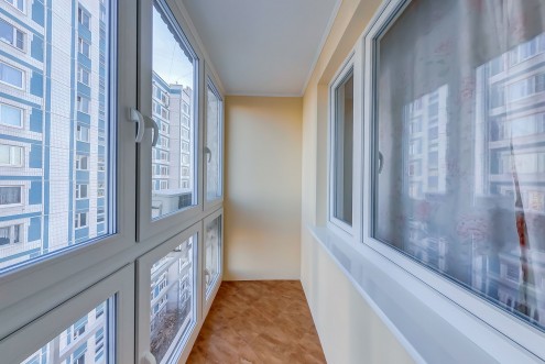 Панорамное остекление балкона с отделкой гипсокартона в Пушкино