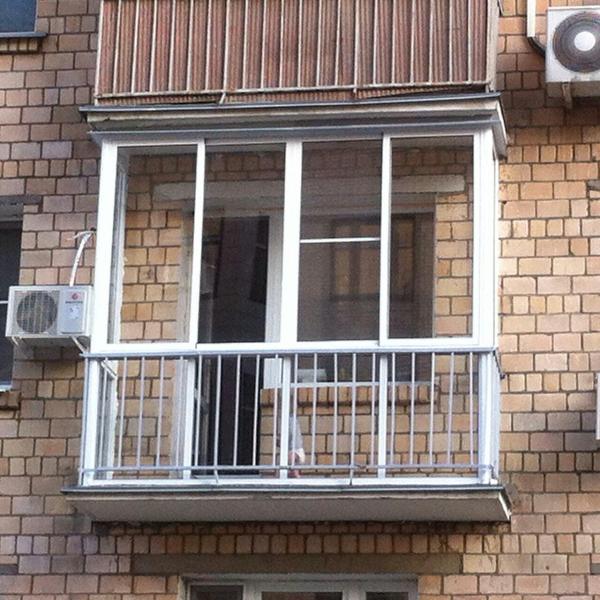 Французское остекление балкона от пола до потолка с ограждением в Пушкино