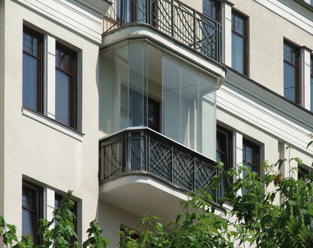 Финское безрамное остекление балкона в Пушкино